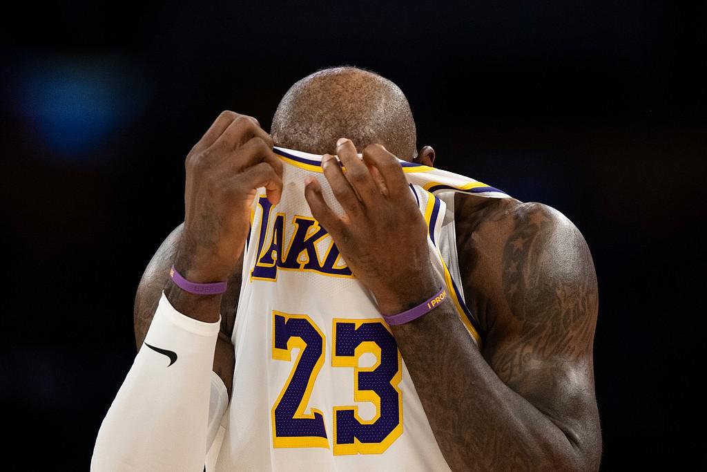 开云app官方版最新下载-末节追分未果，詹姆斯全场19投9中拿下23分5板6助，正负值-7